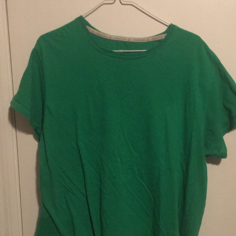 Plain t shirt.